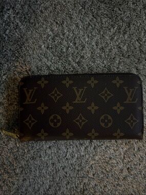 LV Monogram Zippy Wallet 🛍️